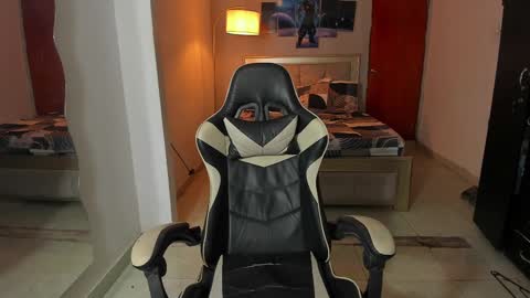 naomi_berckley online show from February 13, 2025, 1:19 am