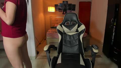 naomi_berckley online show from March 12, 2025, 5:13 am