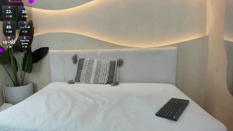 Naomi  online show from December 22, 2024, 7:21 pm