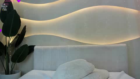 Naomi  online show from December 29, 2024, 1:24 am