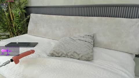 Naomi  online show from January 15, 2025, 10:24 pm