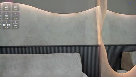 Naomi  online show from February 1, 2025, 1:44 am