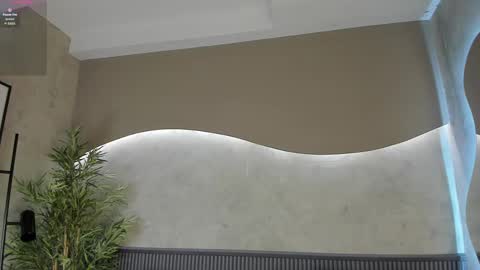 Naomi  online show from September 21, 2025, 7:26 pm