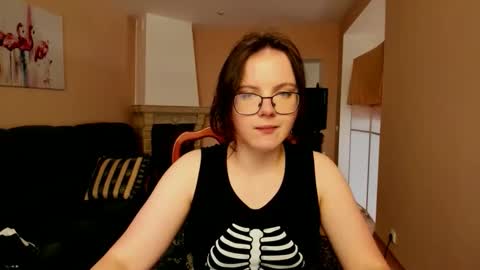 Snapshot of naomi_di chatting on June 3, 2026, 5:10 am naomi_di online show from June 3, 2026, 5:10 am