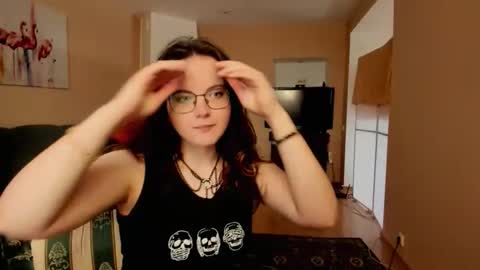 Snapshot of naomi_di chatting on June 4, 2026, 5:57 am naomi_di online show from June 4, 2026, 5:57 am