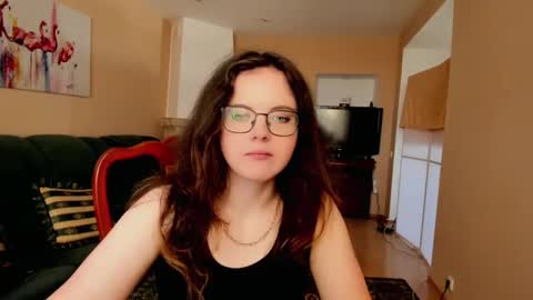 Snapshot of naomi_di chatting on June 5, 2026, 6:20 am naomi_di online show from June 5, 2026, 6:20 am