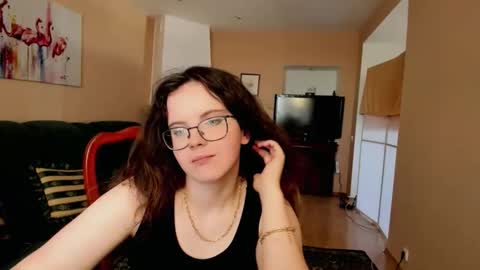 Snapshot of naomi_di chatting on June 5, 2026, 6:52 am naomi_di online show from June 5, 2026, 6:52 am
