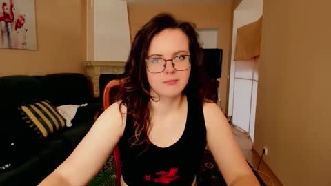 Snapshot of naomi_di chatting on June 7, 2026, 6:06 am naomi_di online show from June 7, 2026, 6:06 am
