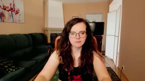Snapshot of naomi_di chatting on June 10, 2026, 10:36 am naomi_di online show from June 10, 2026, 10:36 am