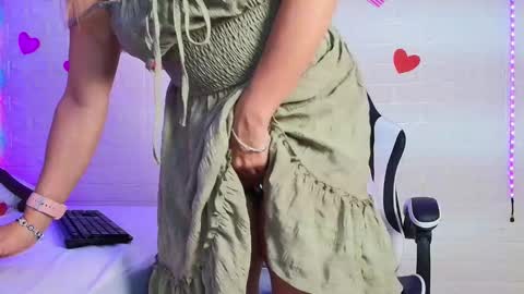 Snapshot of naomi_diamond_ chatting on November 15, 2025, 12:34 pm Naomi online show from November 15, 2025, 12:34 pm