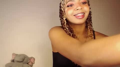 mara Jos online show from November 2, 2025, 9:44 am