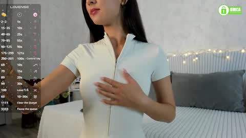 Naomi online show from September 19, 2025, 2:40 pm