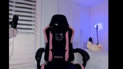 Snapshot of naomibrinks1 chatting on December 28, 2024, 6:06 am Heidy  online show from December 28, 2024, 6:06 am