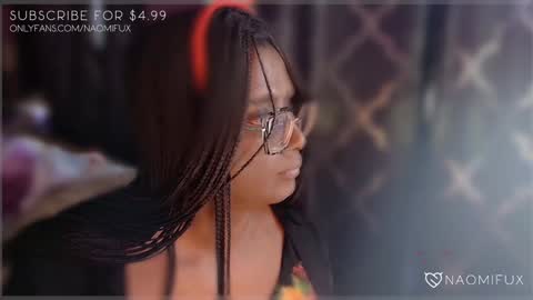 Snapshot of naomifux chatting on December 8, 2024, 7:11 pm Naomi online show from December 8, 2024, 7:11 pm