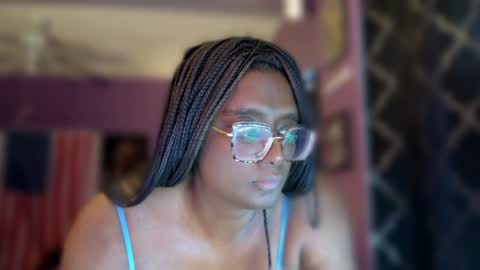 Snapshot of naomifux chatting on December 10, 2024, 9:11 pm Naomi online show from December 10, 2024, 9:11 pm