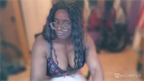 Snapshot of naomifux chatting on January 28, 2025, 7:00 am Naomi online show from January 28, 2025, 7:00 am