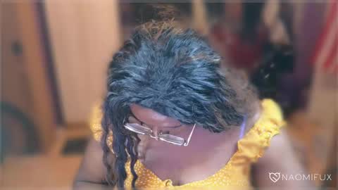 Snapshot of naomifux chatting on February 4, 2025, 10:55 pm Naomi online show from February 4, 2025, 10:55 pm