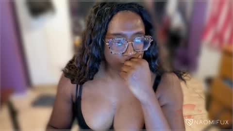 Snapshot of naomifux chatting on February 12, 2025, 5:16 pm Naomi online show from February 12, 2025, 5:16 pm