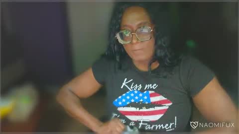 Snapshot of naomifux chatting on February 17, 2025, 7:26 am Naomi online show from February 17, 2025, 7:26 am