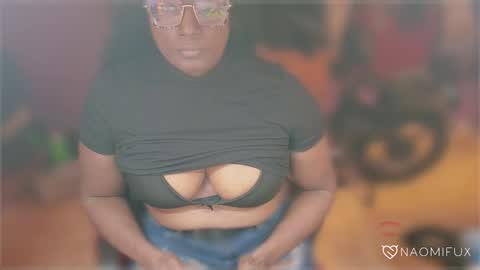 Snapshot of naomifux chatting on February 20, 2025, 10:48 pm Naomi online show from February 20, 2025, 10:48 pm