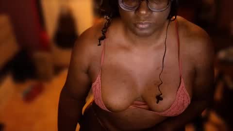 Snapshot of naomifux chatting on September 15, 2025, 12:21 am Naomi online show from September 15, 2025, 12:21 am