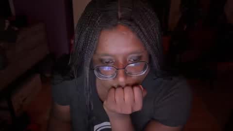 Snapshot of naomifux chatting on October 12, 2025, 10:20 pm Naomi online show from October 12, 2025, 10:20 pm