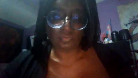 Snapshot of naomifux chatting on October 14, 2025, 10:10 pm Naomi online show from October 14, 2025, 10:10 pm