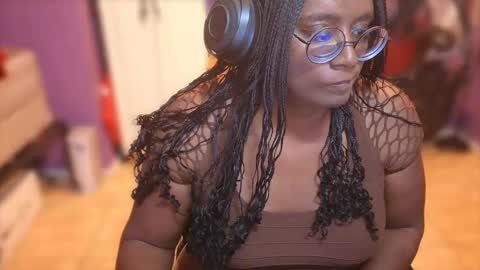 Snapshot of naomifux chatting on October 15, 2025, 10:15 am Naomi online show from October 15, 2025, 10:15 am