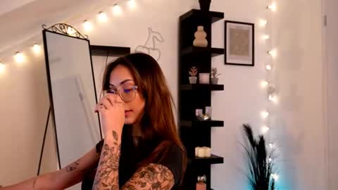 Snapshot of naomii_20 chatting on September 18, 2025, 3:03 pm naomii_20 online show from September 18, 2025, 3:03 pm