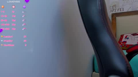 Snapshot of naomijohnson1 chatting on December 17, 2024, 3:17 pm Naomi online show from December 17, 2024, 3:17 pm