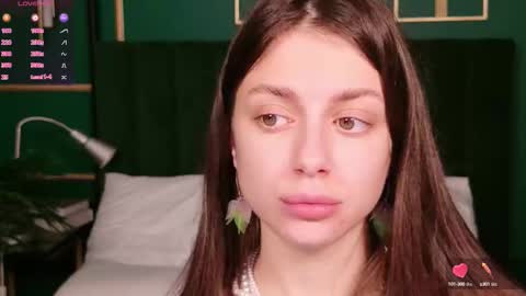 Naomi online show from September 16, 2025, 4:57 am