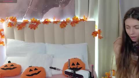 Naomi online show from October 22, 2025, 4:46 am