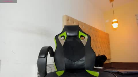 Snapshot of naomis_35 chatting on October 13, 2025, 7:36 pm naomis_35 online show from October 13, 2025, 7:36 pm
