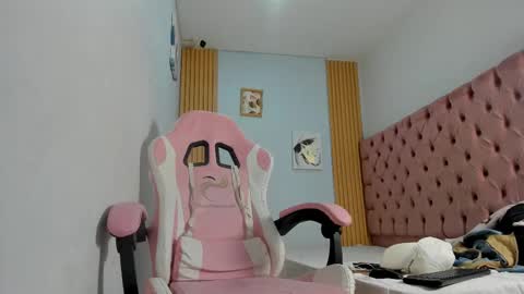 Snapshot of naomis_35 chatting on October 20, 2025, 8:31 pm naomis_35 online show from October 20, 2025, 8:31 pm