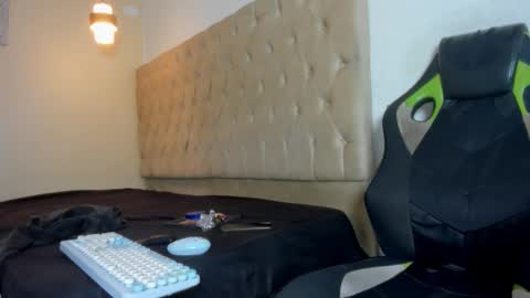 naomis_35 online show from February 20, 2026, 7:47 pm