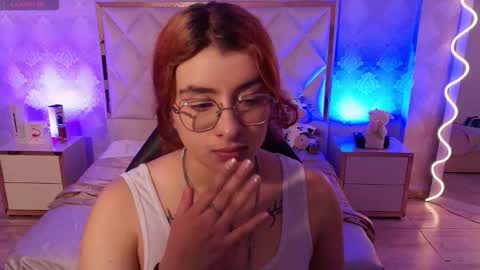 Naomy  online show from November 24, 2025, 4:01 am