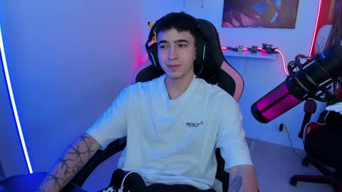 Snapshot of naranjo_seb chatting on February 4, 2025, 5:53 am sebastian online show from February 4, 2025, 5:53 am