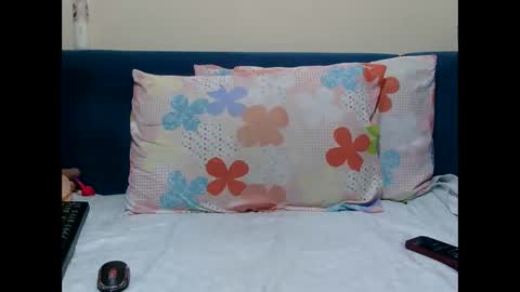 Bella online show from November 18, 2025, 7:24 am