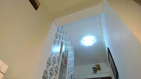 CATHERINE online show from December 1, 2025, 5:01 am