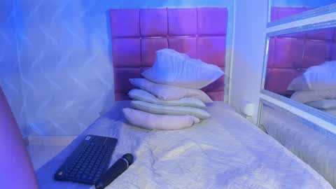 Naty  online show from January 21, 2025, 6:45 pm