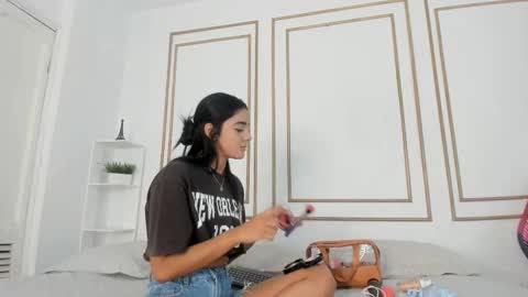 Naty  online show from February 23, 2025, 12:37 pm