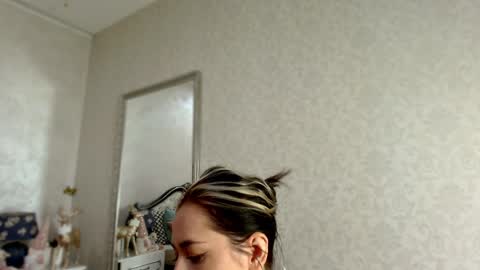 Snapshot of natalia_peach chatting on January 6, 2025, 5:08 am Wild influence online show from January 6, 2025, 5:08 am