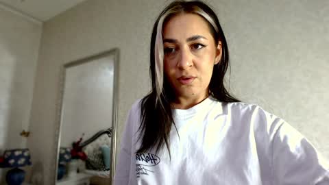 Snapshot of natalia_peach chatting on January 13, 2025, 5:12 am Wild influence online show from January 13, 2025, 5:12 am