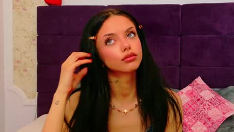 nataliacroft online show from April 5, 2026, 2:14 pm