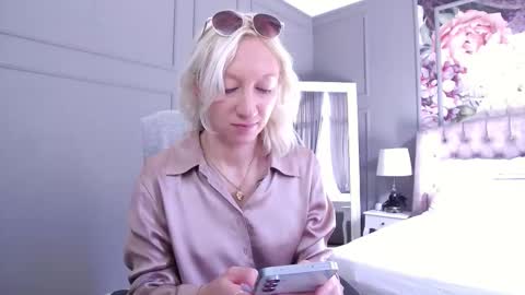 Natalie online show from November 2, 2025, 9:11 am