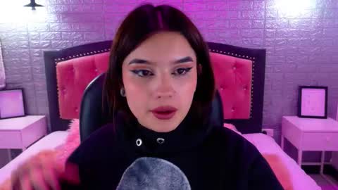 natalie  online show from September 18, 2025, 3:08 am