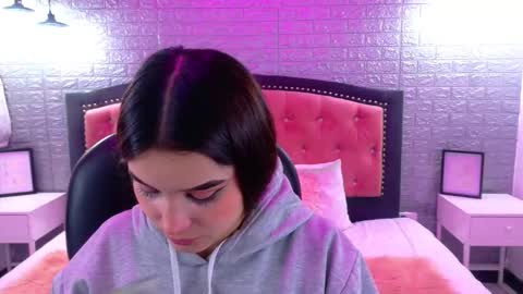 natalie  online show from September 23, 2025, 2:58 am