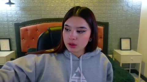 natalie  online show from October 17, 2025, 2:59 am