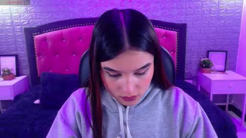 natalie  online show from November 15, 2025, 3:15 am