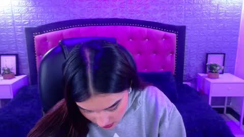 natalie  online show from November 21, 2025, 3:49 am